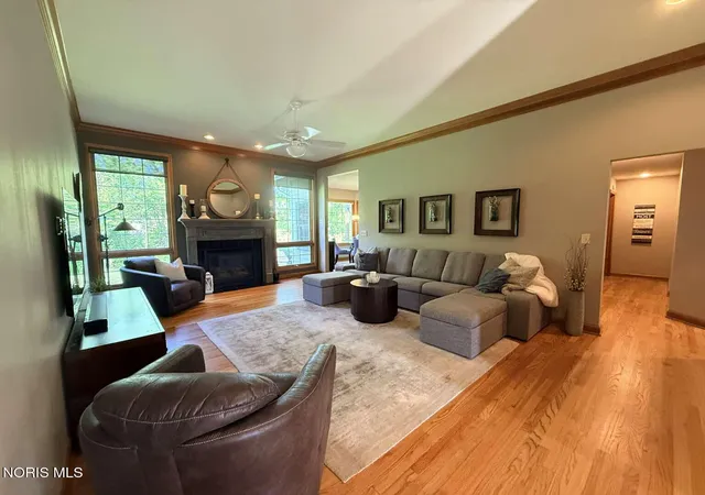 Photo 3 of Sale Pending at 8324 Indian Lake Dr, Findlay, OH 45840 | MLS# 10012603 | Listing updated on 2026-09-01