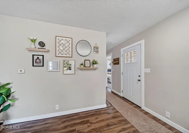 Photo 3 of Single family home for sale at 121 Springbrook Dr, Findlay, OH 45840 | MLS# 10012617 | Listing updated on 2026-09-03