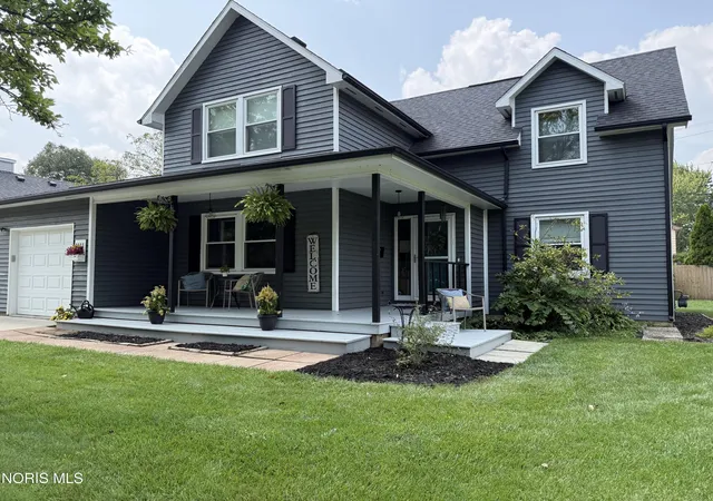 Single family home for sale at 1111 Kurtz St, Maumee, OH 43537 | MLS# 10012633