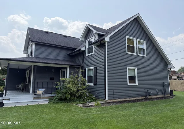 Photo 2 of Single family home for sale at 1111 Kurtz St, Maumee, OH 43537 | MLS# 10012633 | Listing updated on 2026-09-23