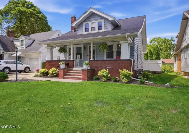 Photo 2 of Single family home for sale at 613 River Rd, Maumee, OH 43537 | MLS# 10012718 | Listing updated on 2026-09-28