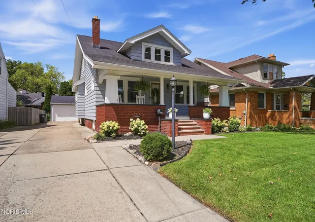Photo 3 of Single family home for sale at 613 River Rd, Maumee, OH 43537 | MLS# 10012718 | Listing updated on 2026-09-28