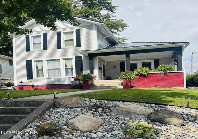 Photo 1 of Single family home for sale at 216 E Washington St, Napoleon, OH 43545 | MLS# 10012621 | Listing updated on 2026-10-05