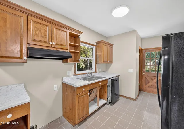 Photo 4 of Single family home for sale at 2206 Glendale Ave, Toledo, OH 43614 | MLS# 10012620 | Listing updated on 2026-08-28