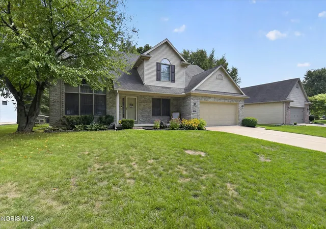 Photo 2 of Single family home for sale at 807 Whisperwood Pkwy, Holland, OH 43528 | MLS# 10012662 | Listing updated on 2026-09-20