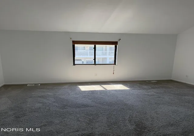 Photo 4 of Condo for sale at 2550 W Village Dr #2550, Toledo, OH 43614 | MLS# 10012672 | Listing updated on 2026-09-11