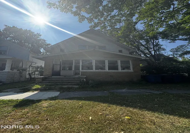 Photo 1 of Single family home for sale at 824 Bartley Pl, Toledo, OH 43609 | MLS# 10012654 | Listing updated on 2026-09-03