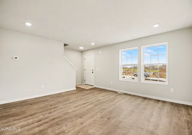 Photo 2 of Single family home for sale at 1083 Lakeside Ln, Oregon, OH 43616 | MLS# 10012655 | Listing updated on 2026-09-18