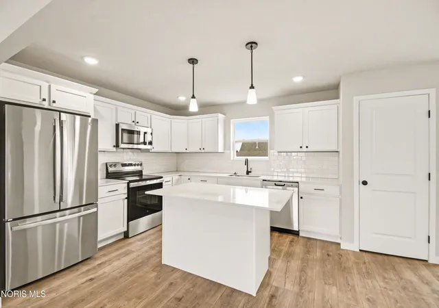 Photo 4 of Single family home for sale at 1083 Lakeside Ln, Oregon, OH 43616 | MLS# 10012655 | Listing updated on 2026-09-18