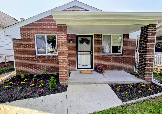 Photo 1 of Single family home for sale at 1534 Oakmont St, Toledo, OH 43605 | MLS# 10012653 | Listing updated on 2026-09-14