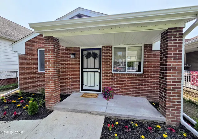 Photo 3 of Single family home for sale at 1534 Oakmont St, Toledo, OH 43605 | MLS# 10012653 | Listing updated on 2026-09-29