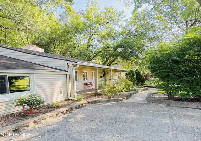 Photo 2 of Single family home for sale at 4028 W Laskey Rd, Toledo, OH 43623 | MLS# 10012685 | Listing updated on 2026-09-21
