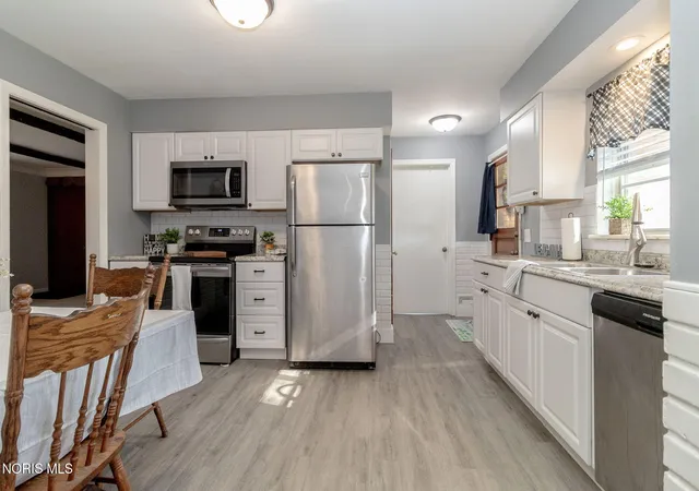 Photo 3 of Sale Pending at 4831 Cedarhurst Rd, Toledo, OH 43613 | MLS# 10012674 | Listing updated on 2026-10-01
