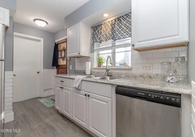 Photo 4 of Sale Pending at 4831 Cedarhurst Rd, Toledo, OH 43613 | MLS# 10012674 | Listing updated on 2026-10-01