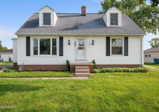 Photo 3 of Single family home for sale at 5837 Seaman Rd, Oregon, OH 43616 | MLS# 10012677 | Listing updated on 2026-09-14