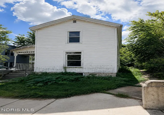 Photo 1 of Single family home for sale at 180 E Perry St, Tiffin, OH 44883 | MLS# 10012688 | Listing updated on 2026-08-30