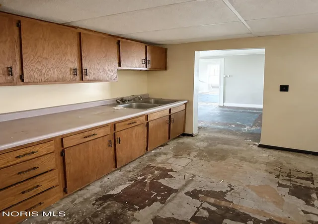 Photo 3 of Single family home for sale at 180 E Perry St, Tiffin, OH 44883 | MLS# 10012688 | Listing updated on 2026-08-30