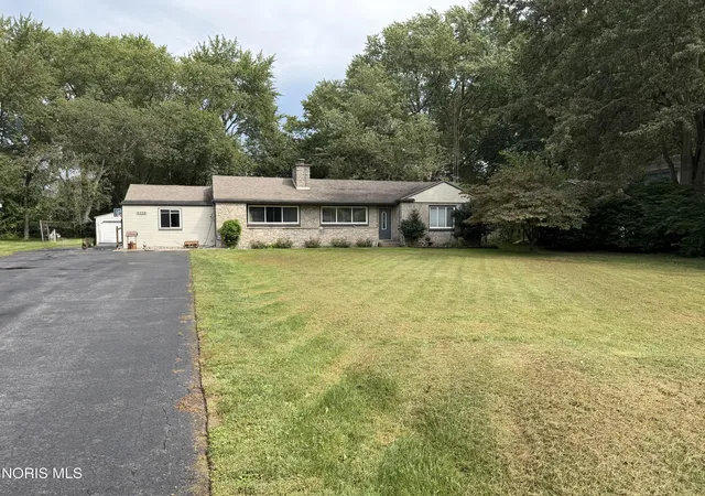 Photo 2 of Single family home for sale at 3426 Wilford Dr, Toledo, OH 43617 | MLS# 10012705 | Listing updated on 2026-09-14