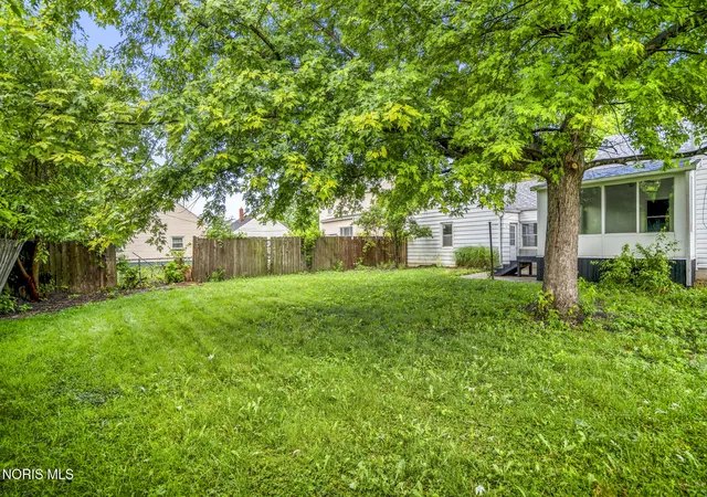 Photo 33 of Sale Pending at 923 Mayfair Blvd, Toledo, OH 43612 | MLS# 10012772 | Listing updated on 2026-09-15