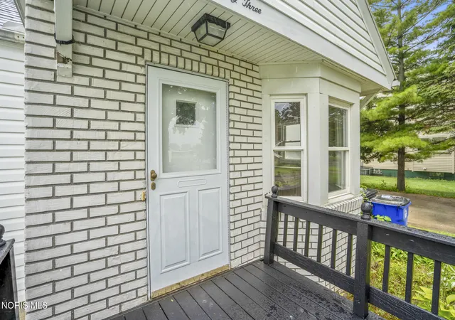 Photo 3 of Sale Pending at 923 Mayfair Blvd, Toledo, OH 43612 | MLS# 10012772 | Listing updated on 2026-09-15