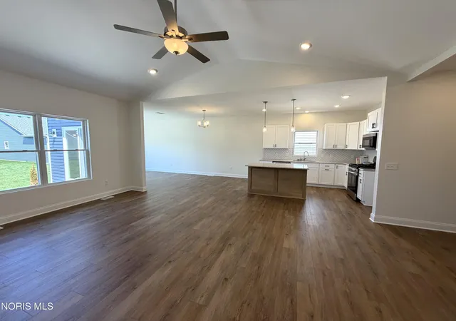 Photo 4 of Single family home for sale at 5029 Easton Dr, Oregon, OH 43616 | MLS# 10012712 | Listing updated on 2026-09-21