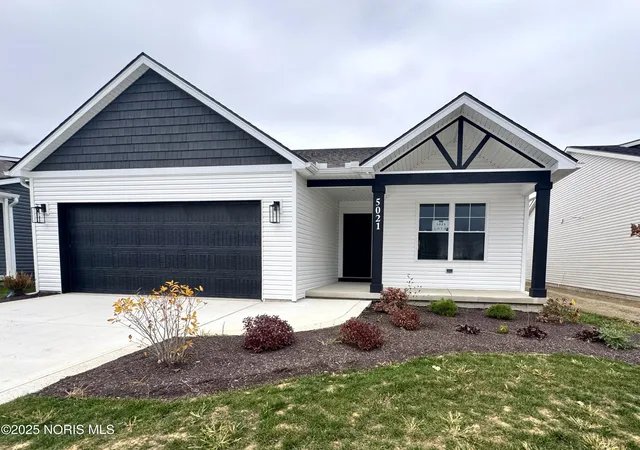 Single family home for sale at 5021 Easton Dr, Oregon, OH 43616 | MLS# 10012713