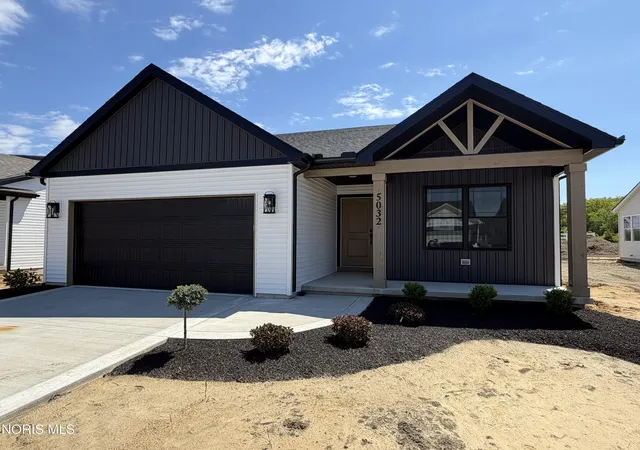 Photo 1 of Single family home for sale at 5032 Easton Dr, Oregon, OH 43616 | MLS# 10012714 | Listing updated on 2026-09-14