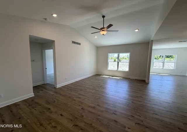 Photo 2 of Single family home for sale at 5032 Easton Dr, Oregon, OH 43616 | MLS# 10012714 | Listing updated on 2026-09-14