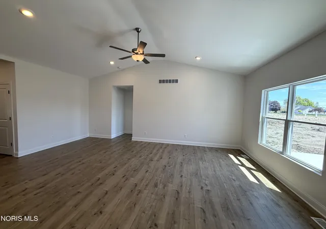 Photo 3 of Single family home for sale at 5032 Easton Dr, Oregon, OH 43616 | MLS# 10012714 | Listing updated on 2026-09-21