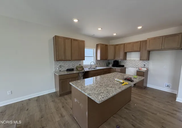 Photo 3 of Single family home for sale at 5040 Easton Dr, Oregon, OH 43616 | MLS# 10012715 | Listing updated on 2026-09-21