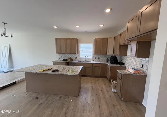 Photo 4 of Single family home for sale at 5040 Easton Dr, Oregon, OH 43616 | MLS# 10012715 | Listing updated on 2026-09-21