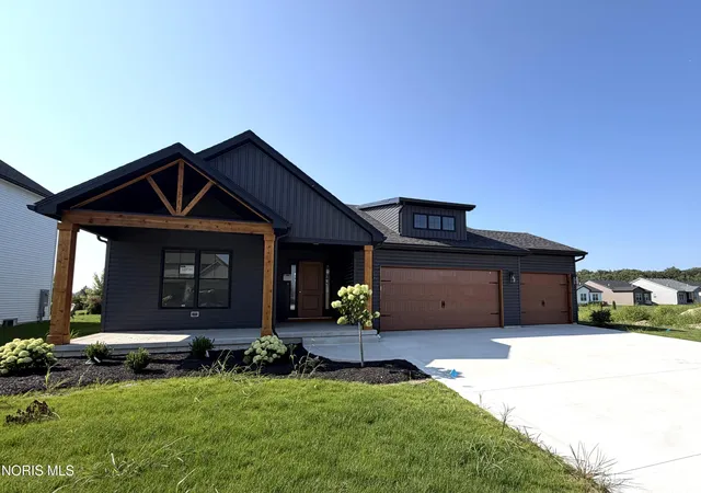 Single family home for sale at 5048 Magnolia Dr, Oregon, OH 43616 | MLS# 10012716