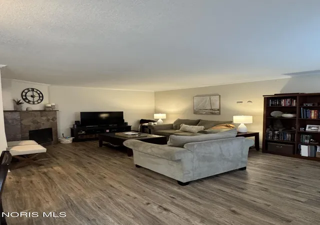Listing Photo 4 - Condo for sale in building located at 5734 Aspen Dr, Toledo, OH 43615