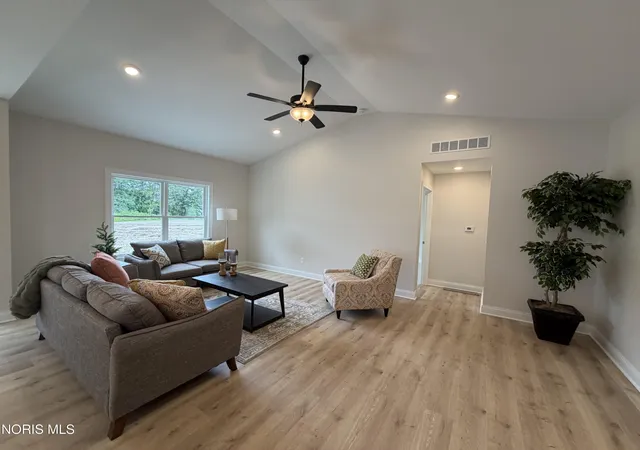 Photo 4 of Single family home for sale at 1307 Limerick Ln, Waterville, OH 43566 | MLS# 10012720 | Listing updated on 2026-10-26