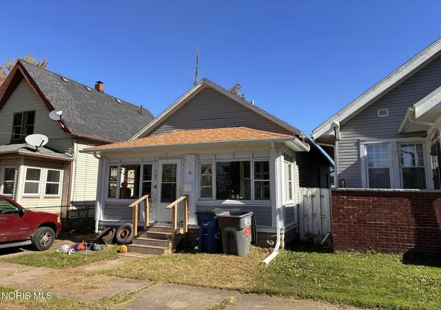 Photo 1 of Single family home for sale at 847 Clark St, Toledo, OH 43605 | MLS# 10012788 | Listing updated on 2026-10-19
