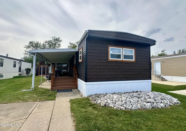 Photo 1 of Single family home for sale at 140 Rathbun Dr, Lakeside Marblehead, OH 43440 | MLS# 10012749 | Listing updated on 2026-09-02