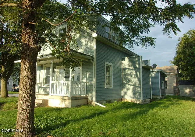 Photo 2 of Single family home for sale at 631 S Main St, Fostoria, OH 44830 | MLS# 10012742 | Listing updated on 2026-09-01