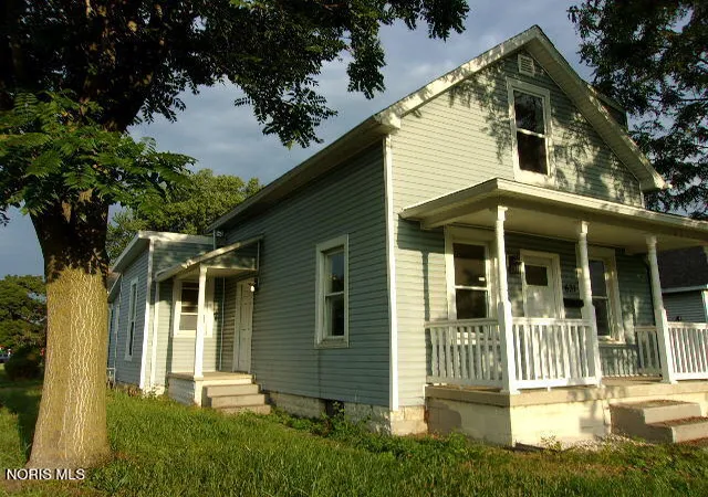 Photo 3 of Single family home for sale at 631 S Main St, Fostoria, OH 44830 | MLS# 10012742 | Listing updated on 2026-09-01