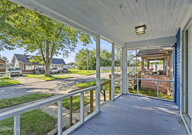Photo 3 of Single family home for sale at 419 Clyde St, Toledo, OH 43605 | MLS# 10012776 | Listing updated on 2026-10-05