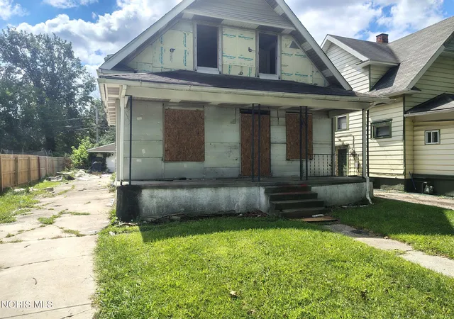 Photo 1 of Single family home for sale at 1401 Foster Ave, Toledo, OH 43606 | MLS# 10012775 | Listing updated on 2026-09-01