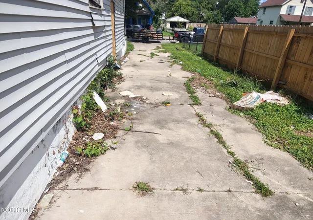 Photo 2 of Single family home for sale at 1401 Foster Ave, Toledo, OH 43606 | MLS# 10012775 | Listing updated on 2026-09-01