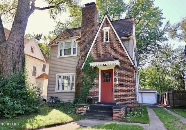 Multi family home for sale at 3239 Algonquin Pkwy, Toledo, OH 43606 | MLS# 10013494