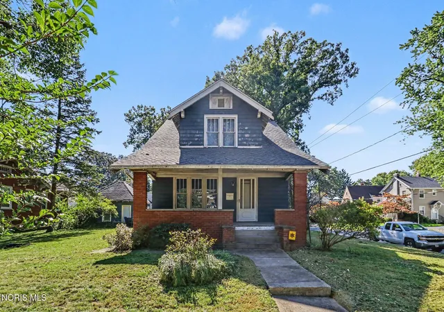 Photo 1 of Single family home for sale at 2047 Central Grv Ave, Toledo, OH 43614 | MLS# 10013328 | Listing updated on 2026-10-21