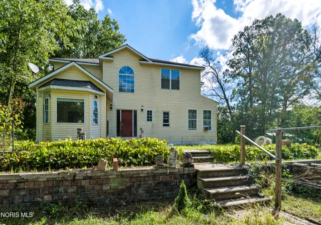 Single family home for sale at 1119 S Schwamberger Rd, Swanton, OH 43558 | MLS# 10013529