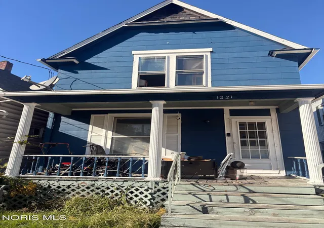 Photo 1 of Single family home for sale at 1221 Starr Ave, Toledo, OH 43605 | MLS# 10014785 | Listing updated on 2026-10-15