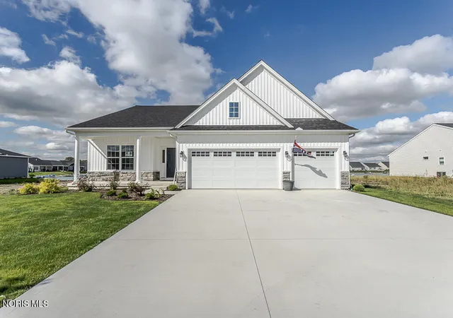 Photo 1 of Sale Pending at 3701 Sanibel Dr, Sylvania, OH 43560 | MLS# 10013689 | Listing updated on 2026-10-26