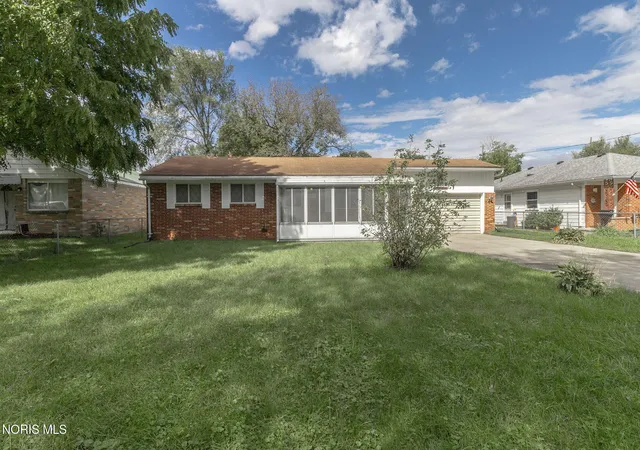 Photo 1 of Single family home for sale at 1718 Welker Ave, Toledo, OH 43613 | MLS# 10014458 | Listing updated on 2026-10-16