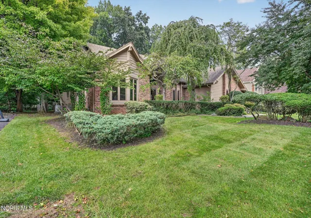 Photo 1 of Sale Pending at 5036 Cartagena Dr, Toledo, OH 43623 | MLS# 10013981 | Listing updated on 2026-10-28
