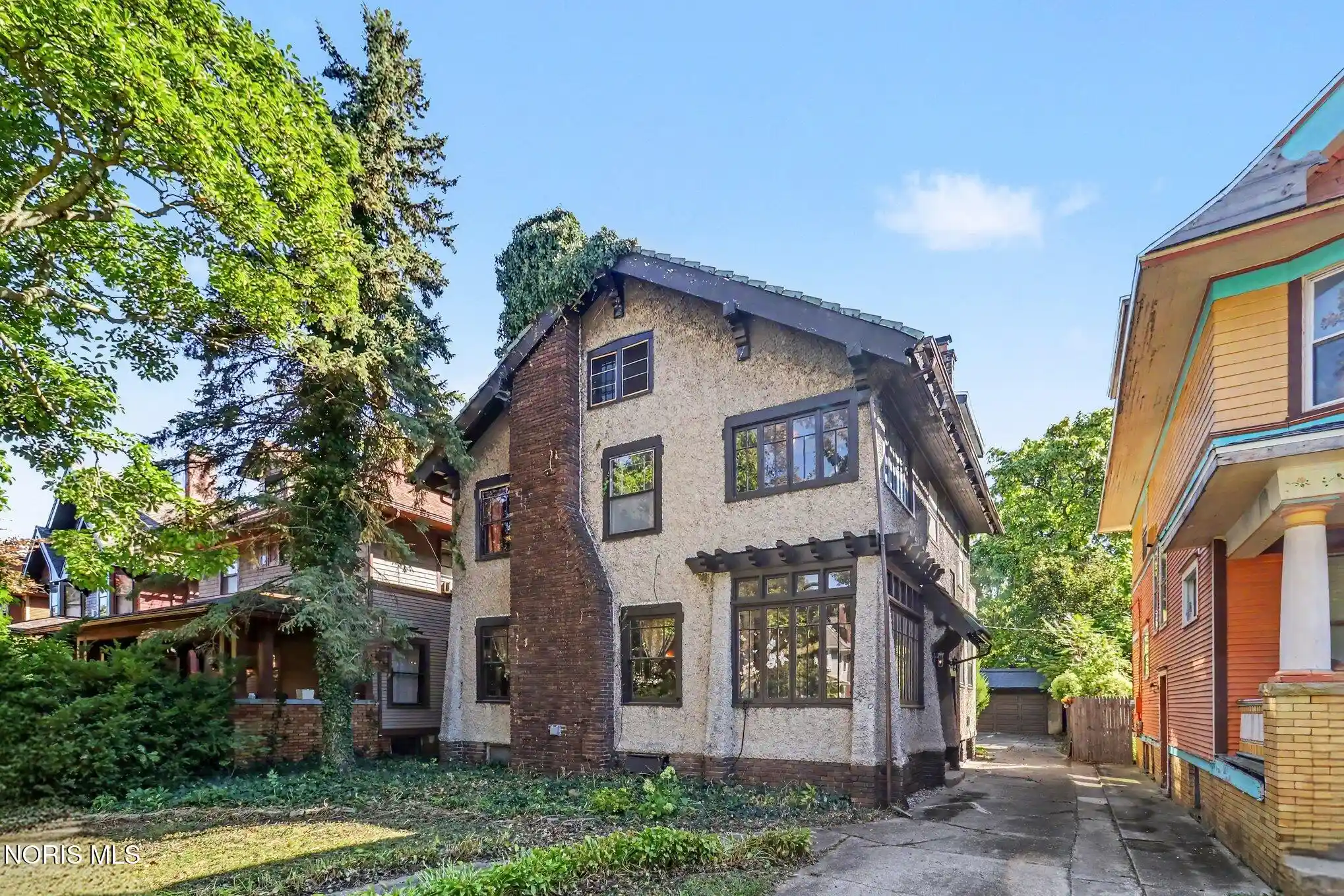 Photo 1 of Single family home for sale at 2720 Scottwood Ave, Toledo, OH 43610 | MLS# 10014484 | Listing updated on 2026-10-21