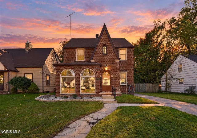 Photo 1 of Sale Pending at 2624 Merrimac Blvd, Toledo, OH 43606 | MLS# 10013793 | Listing updated on 2026-10-24